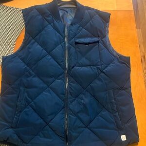 Navy blue vest size L from marine layer
